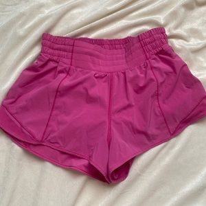 Lulu Lemon Hotty Hot HR size 6 2.5 inch inseam